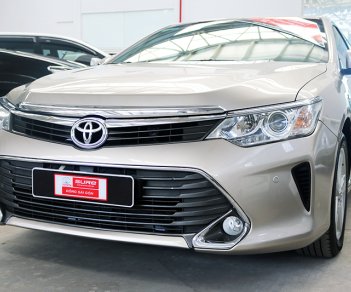 Toyota Camry  2.5Q  2015 - Bán xe Camry 2.5Q SX 2015, giảm giá sâu 30tr cho KH thiện chí