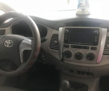 Toyota Innova 2015 - Bán Toyota Innova đời 2015, màu bạc chính chủ, giá chỉ 600 triệu