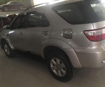 Toyota Fortuner 2010 - Cần bán Toyota Fortuner năm 2010, màu bạc xe gia đình 