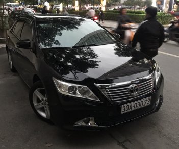 Toyota Camry E 2014 - Bán xe Toyota Camry 2014, tên tư nhân chính chủ, mới đi được 2,5 vạn km