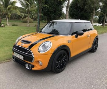 Mini Cooper S 2017 - Cần bán Mini Cooper S năm sản xuất 2017, màu vàng, nhập khẩu nguyên chiếc như mới