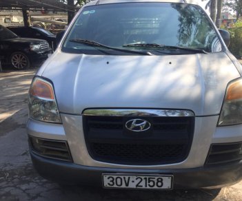 Hyundai Starex Van 2004 - Bán ô tô Hyundai Starex đời 2004 màu bạc, giá tốt nhập khẩu nguyên chiếc