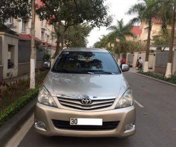 Toyota Innova 2.0G 2011 - Cần bán Toyota Innova 2.0G 2011, xe gia đình