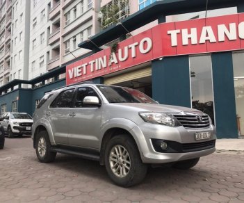 Toyota Fortuner V 2014 - Cần bán Toyota Fortuner V sản xuất 2014, màu bạc