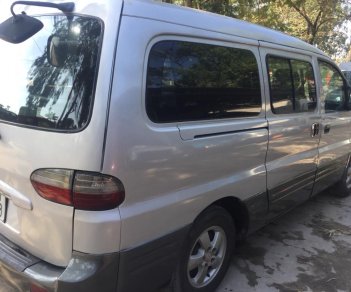 Hyundai Starex Van 2004 - Bán ô tô Hyundai Starex đời 2004 màu bạc, giá tốt nhập khẩu nguyên chiếc