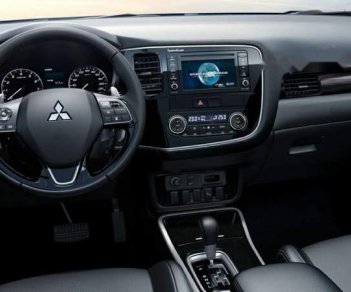 Mitsubishi Outlander 2018 - Bán xe Mitsubishi Outlander năm sản xuất 2018, màu trắng