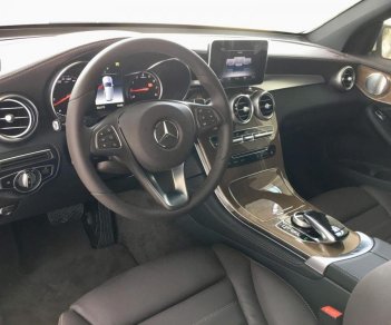 Mercedes-Benz GLC-Class GLC250 2018 - Cần bán xe Mercedes GLC250 màu trắng, nội thất nâu ở Nha Trang khánh Hòa, giao xe ngay chơi tết