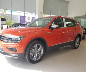 Volkswagen Tiguan 2019 - Bán xe 7 chỗ gầm cao, dáng mướt, vừa thể thao lại vừa khỏe khoắn Tiguan All Space sản xuất 20199