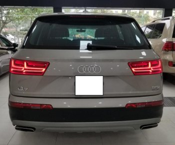 Audi Q7 3.0 2016 - Cần bán Audi Q7 3.0L, SX 2016, màu vàng, nhập khẩu nguyên chiếc