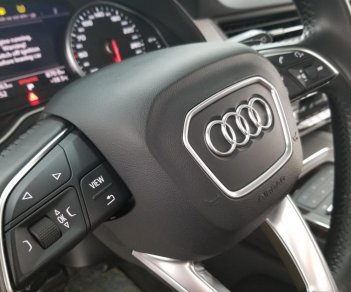 Audi Q7 3.0 2016 - Cần bán Audi Q7 3.0L, SX 2016, màu vàng, nhập khẩu nguyên chiếc