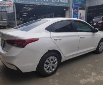 Hyundai Accent 1.4 MT Base 2018 - Bán Hyundai Accent 1.4 MT Base đời 2018, màu trắng, giá 425tr