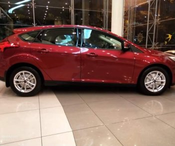 Ford Focus 2018 - Cần bán xe Ford Focus sản xuất năm 2018, màu đỏ, giá chỉ 656 triệu