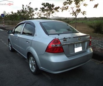 Chevrolet Aveo LT 1.5 MT 2015 - Cần bán gấp Chevrolet Aveo LT 1.5 MT đời 2015, màu bạc như mới