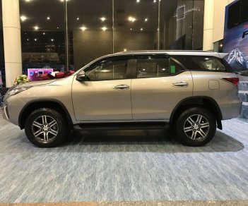 Toyota Fortuner 2.4G MT 2019 - Toyota Fortuner 2.4G MT 2019, màu bạc, giao ngay đi chơi tết, giá đặc biệt