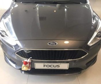 Ford Focus 2019 - Cần bán xe Ford Focus năm sản xuất 2019, màu xám, giá 565tr
