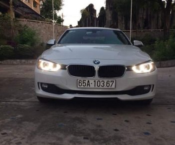 BMW 3 Series  320i  2012 - Cần bán lại xe BMW 320i sản xuất năm 2012, màu trắng, nhập khẩu nguyên chiếc