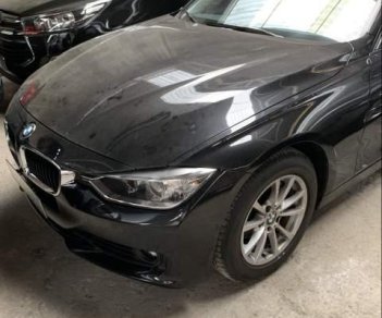 BMW 3 Series  320i  2013 - Cần bán lại xe BMW 320i đời 2013, màu đen, nhập khẩu còn mới, giá chỉ 880 triệu