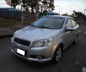 Chevrolet Aveo LT 1.5 MT 2015 - Cần bán gấp Chevrolet Aveo LT 1.5 MT đời 2015, màu bạc như mới