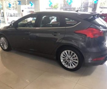 Ford Focus 2019 - Cần bán xe Ford Focus năm sản xuất 2019, màu xám, giá 565tr