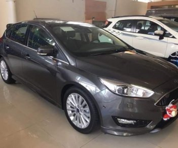 Ford Focus 2019 - Cần bán xe Ford Focus năm sản xuất 2019, màu xám, giá 565tr