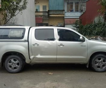 Toyota Hilux 2.5E 4x2 MT 2012 - Bán ô tô Toyota Hilux 2.5E 4x2 MT năm sản xuất 2012, màu bạc 