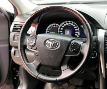 Toyota Camry 2.5Q 2015 - Cần bán lại xe Toyota Camry đời 2015, màu đen còn mới, giá tốt 976tr