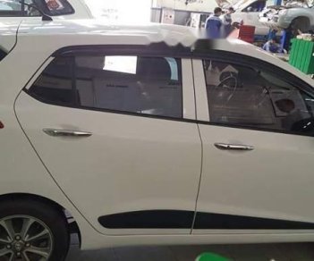 Hyundai Grand i10 1.2AT 2015 - Bán Hyundai Grand i10 1.2AT sản xuất 2015, màu trắng, nhập khẩu nguyên chiếc xe gia đình