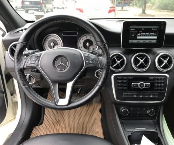 Mercedes-Benz A class A200 2014 - Cần bán Mercedes A200 model 2015 nhập nguyên chiếc tại Đức, odo 2 vạn mới đến 99%