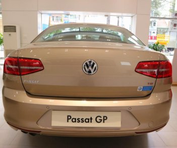Volkswagen Passat GP 2016 - Passat GP giá siêu hấp dẫn, nhập Đức 100%. Có màu vàng gold, xanh dương giao trước Tết. Liên hệ Mr Kiệt 093 828 0264