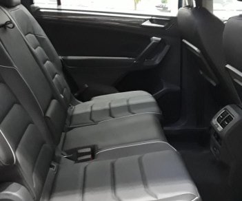 Volkswagen Tiguan 2019 - Bán Tiguan 2.0 Turbo, xe Đức, trả trước 500 triệu, bao Bank 85%, bao hồ sơ khó, xe bao ngon, tặng phụ kiện