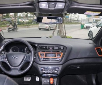 Hyundai i20 Active 1.4AT 2015 - Bán Hyundai i20 Active 1.4AT năm 2015, màu bạc, xe nhập giá cạnh tranh