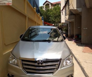 Toyota Innova 2.0E 2014 - Cần bán gấp Toyota Innova 2.0E đời 2014, màu bạc