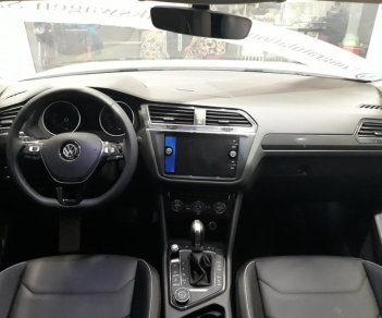 Volkswagen Tiguan 2018 - Xe Đức Tiguan 2.0 Turbo model 2019, trả trước 500 triệu, bao bank 85%, bao hồ sơ khó, xe bao ngon, tặng phụ kiện