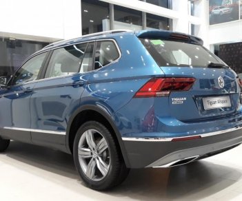 Volkswagen Tiguan 2018 - Xe 7 chỗ gầm cao của Đức, bao ngon, đủ màu cực đẹp, có xe giao ngay, bao bank 85%, lãi cực thấp