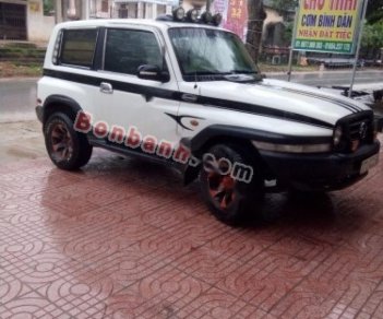 Ssangyong Korando   2002 - Cần bán gấp Ssangyong Korando sản xuất 2002, màu trắng, xe nhập