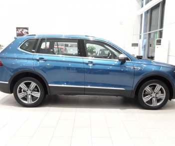 Volkswagen Tiguan 2018 - Xe 7 chỗ gầm cao của Đức, bao ngon, đủ màu cực đẹp, có xe giao ngay, bao bank 85%, lãi cực thấp