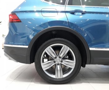 Volkswagen Tiguan 2018 - Xe 7 chỗ gầm cao của Đức, bao ngon, đủ màu cực đẹp, có xe giao ngay, bao bank 85%, lãi cực thấp