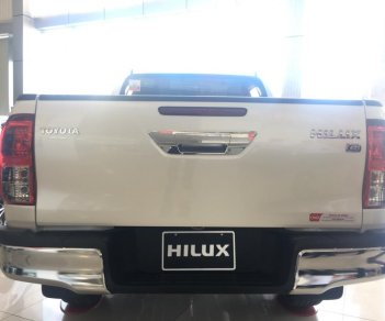 Toyota Hilux 2019 - Bán Hilux 2.4 4x4 MT giao ngay, giá cực tốt 0906882329