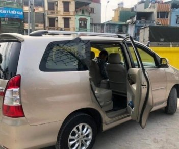 Toyota Innova 2.0V 2014 - Bán Toyota Innova 2.0V 2014, màu vàng, giá tốt