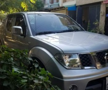 Nissan Navara 2011 - Cần bán lại xe Nissan Navara sản xuất năm 2011, màu bạc xe gia đình