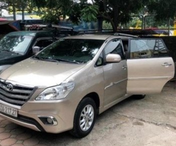 Toyota Innova 2.0V 2014 - Bán Toyota Innova 2.0V 2014, màu vàng, giá tốt