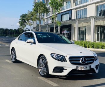 Mercedes-Benz E class E300 2017 - Cần bán Mercedes-Benz E300 class, đăng ký lần đầu 2017, màu trắng nhập từ Nhật