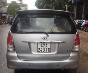 Toyota Innova 2011 - Cần bán lại xe Toyota Innova năm sản xuất 2011, màu bạc xe gia đình