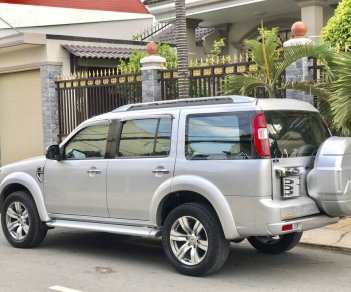 Ford Everest MT 2010 - Bán gấp Everest 2010 số sàn, máy dầu, màu xám rất mới