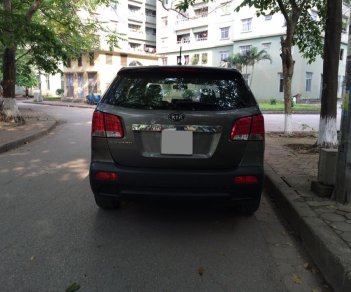 Kia Sorento 2.4AT  2011 - Nhà mình cần bán chiếc xe Kia Sorento đời 2011 số tự động, màu xám