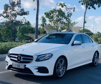 Mercedes-Benz E class E300 2017 - Cần bán Mercedes-Benz E300 class, đăng ký lần đầu 2017, màu trắng nhập từ Nhật