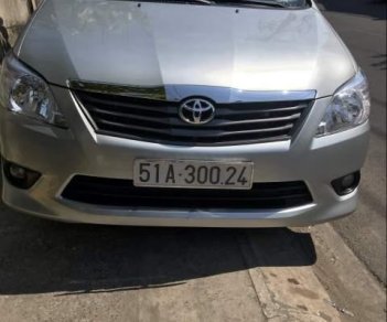 Toyota Innova 2.0G 2012 - Bán Toyota Innova 2.0G đời 2012, màu bạc còn mới