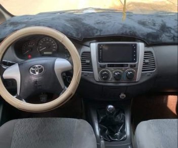 Toyota Innova 2015 - Cần bán gấp Toyota Innova sản xuất 2015, màu bạc