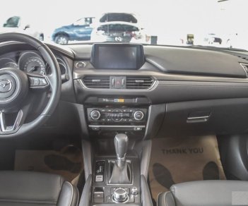 Mazda 6 2.0L Premium 2019 - Bán Mazda 6 2.0L Premium - Trắng Ngọc Trinh, xe có sẵn, giao ngay