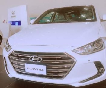 Hyundai Elantra   2019 - Bán xe Hyundai Elantra sản xuất năm 2019, màu trắng